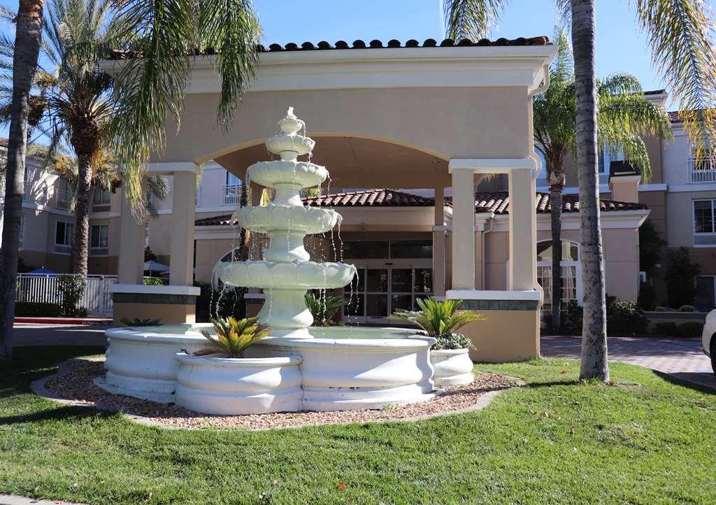 Hilton Garden Inn Calabasas Bagian luar foto