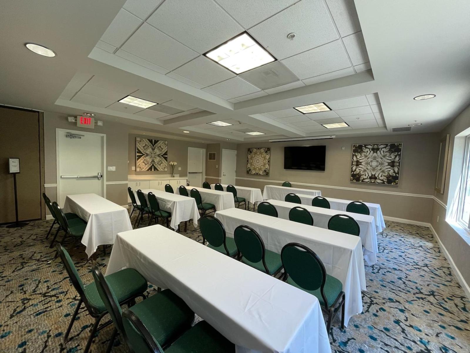 Hilton Garden Inn Calabasas Bagian luar foto