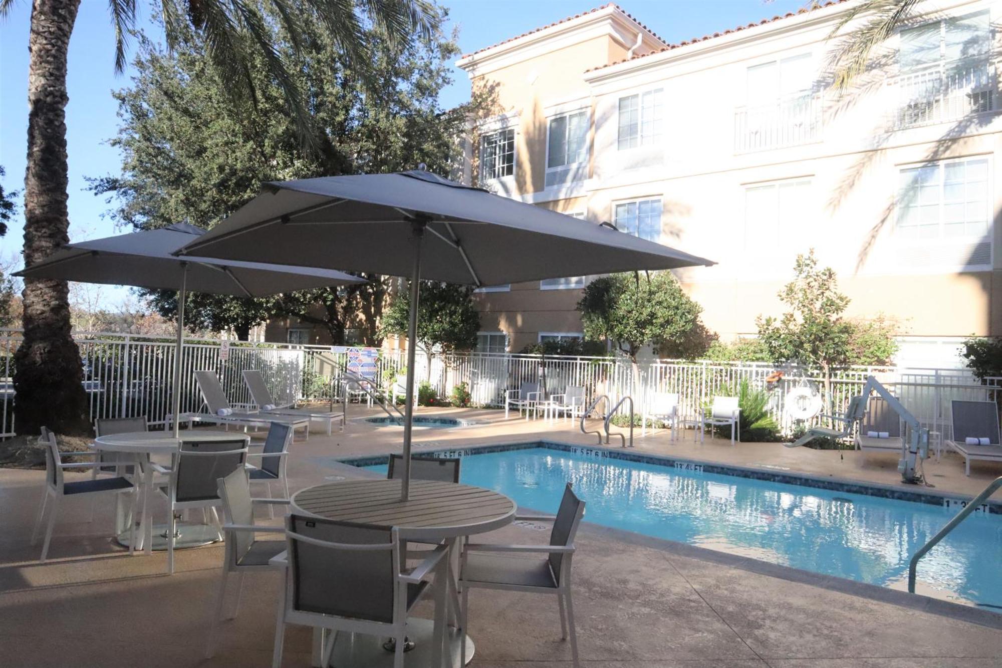 Hilton Garden Inn Calabasas Bagian luar foto