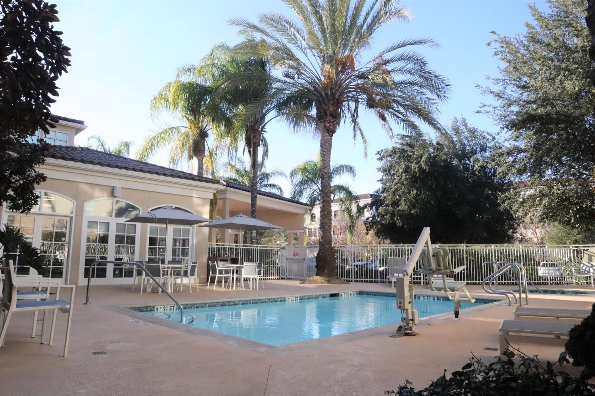 Hilton Garden Inn Calabasas Bagian luar foto