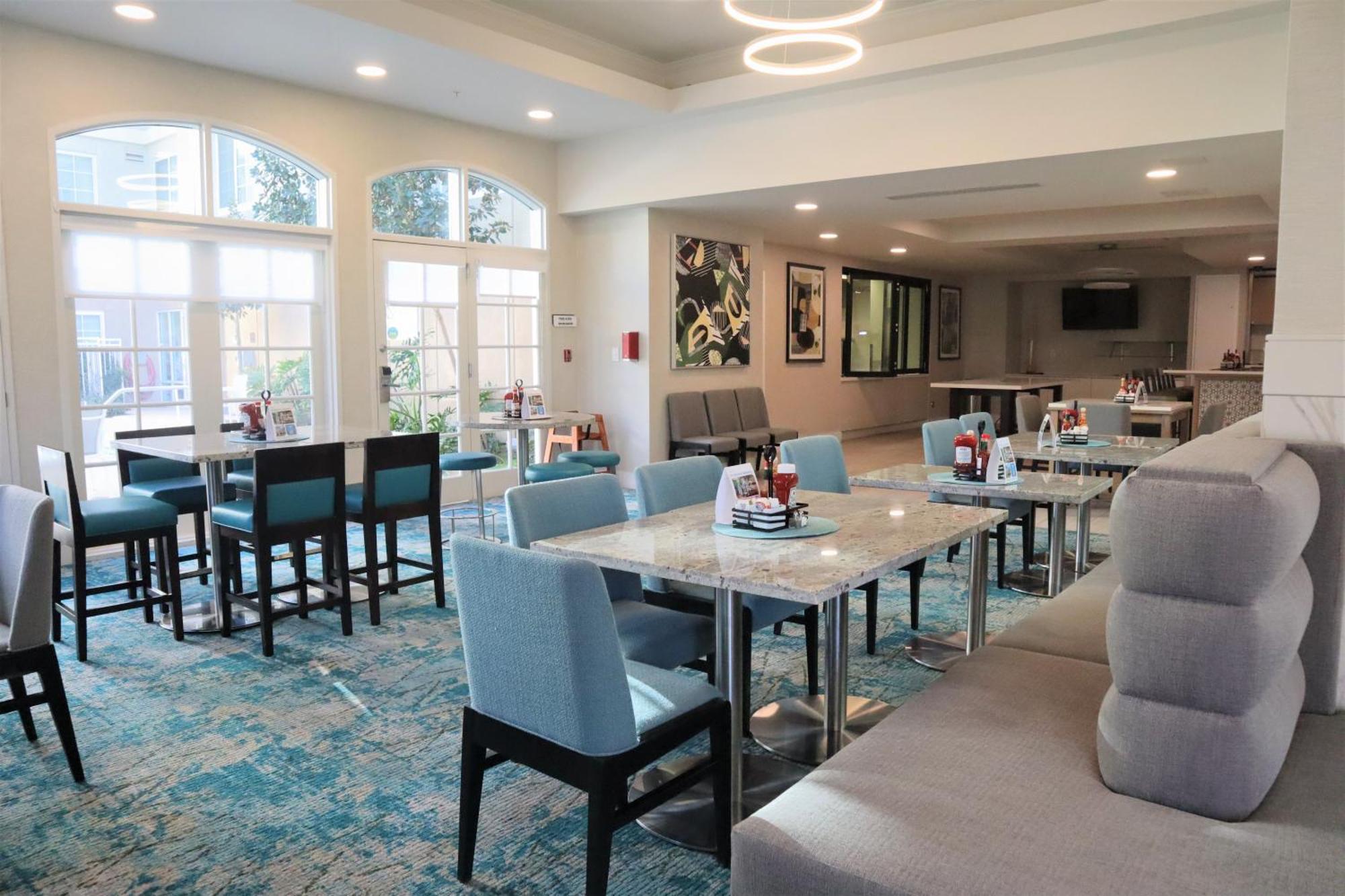 Hilton Garden Inn Calabasas Bagian luar foto