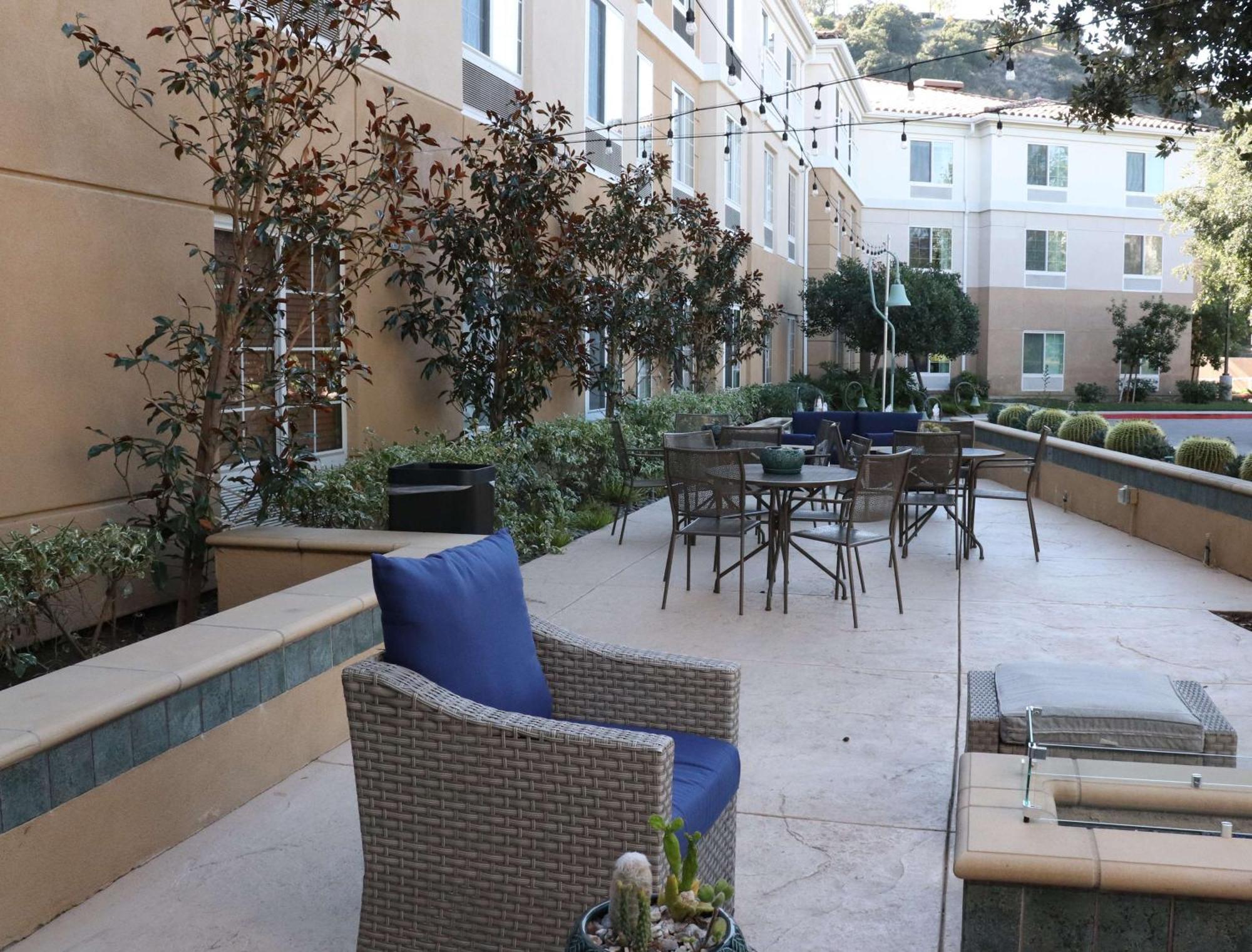 Hilton Garden Inn Calabasas Bagian luar foto