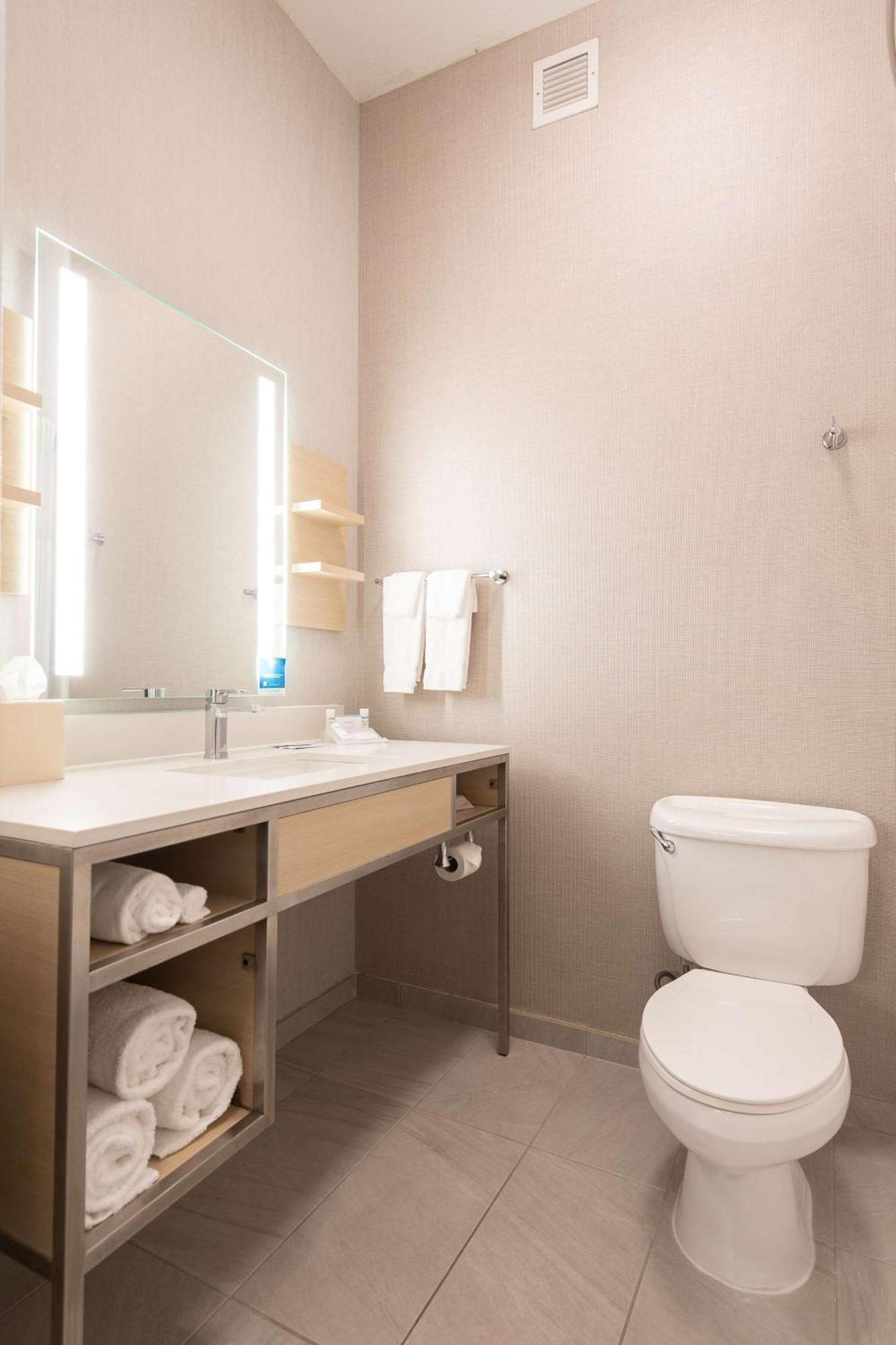 Hilton Garden Inn Calabasas Bagian luar foto