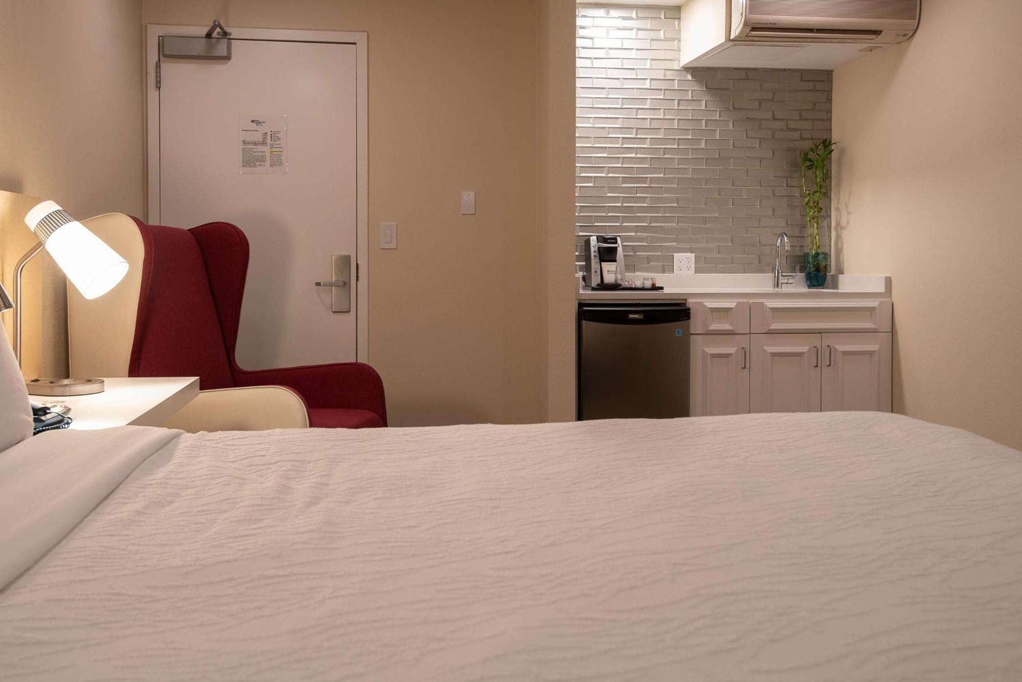 Hilton Garden Inn Calabasas Bagian luar foto