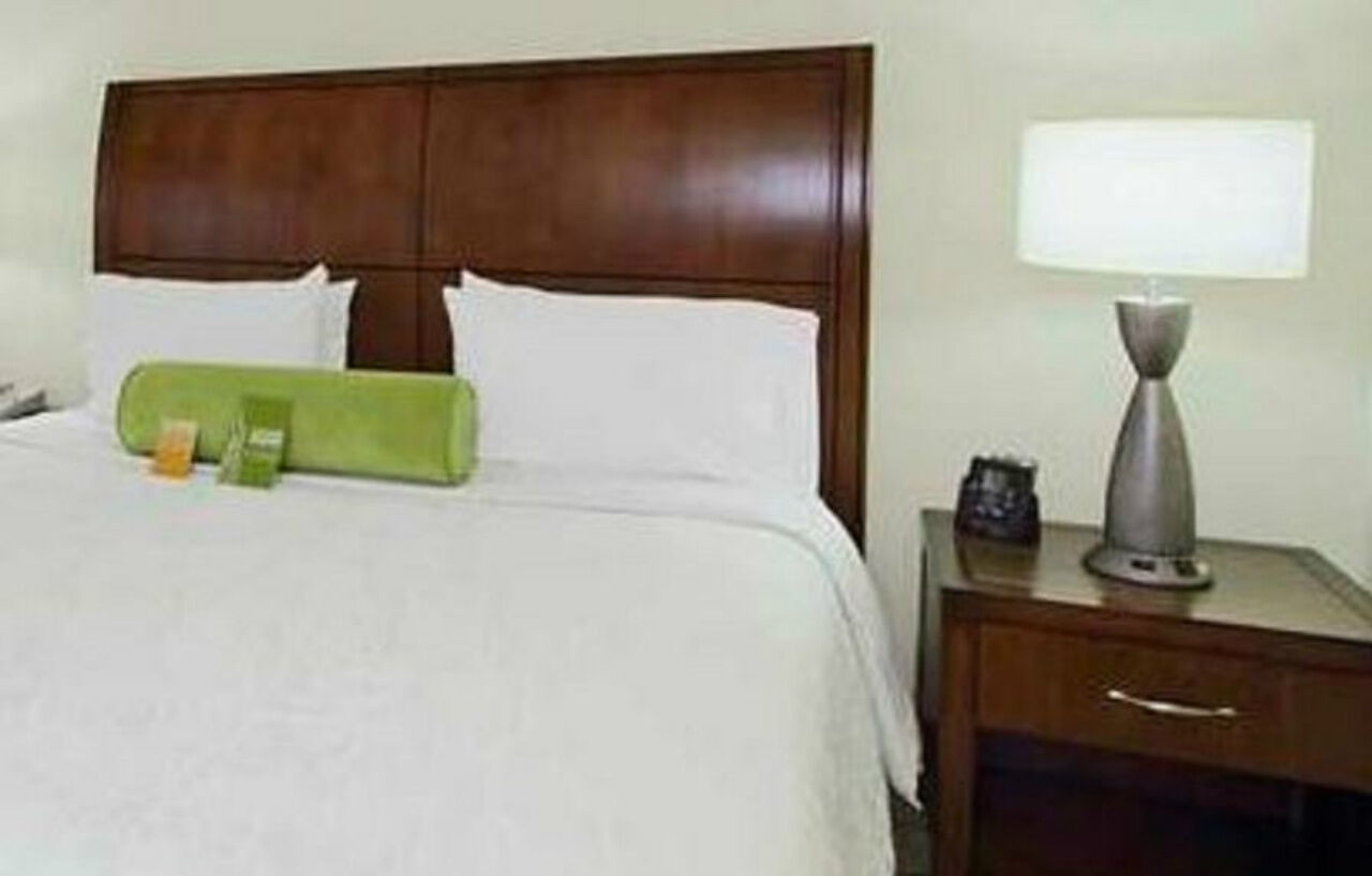 Hilton Garden Inn Calabasas Bagian luar foto